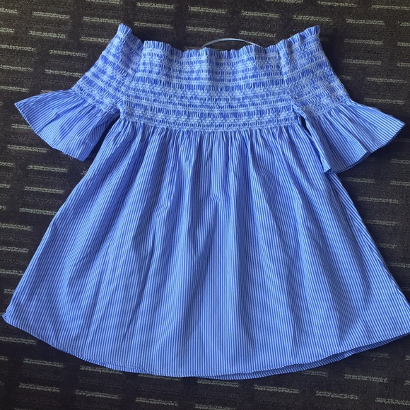 Romeo and Juliet off the shoulder top NWT - Picture 4 of 4